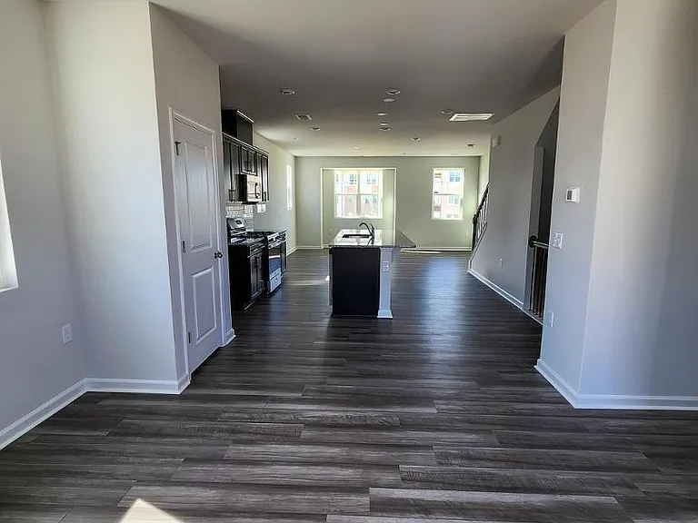 2431 Kasota Ln — Photo 16