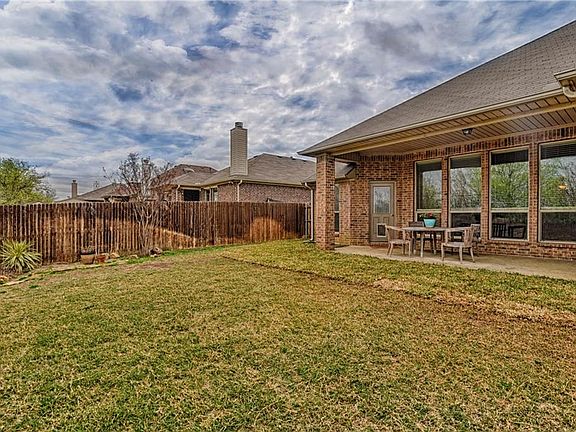 4th image of 1415 Deer Hollow Dr