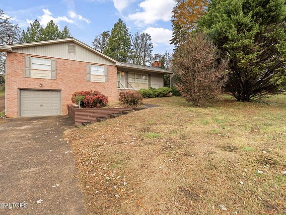 4th image of 525 Greenwood Dr