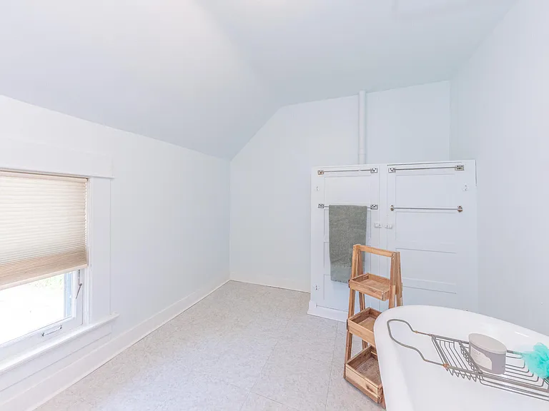 1123 W Huron St — Photo 43