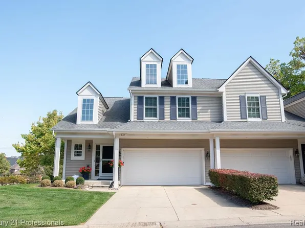 767 E Bluff Ct, Rochester, MI 48307