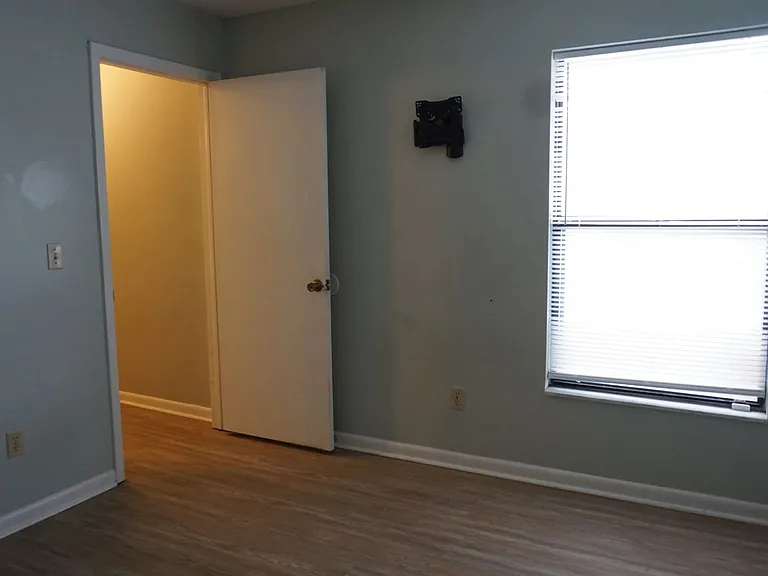 5492 Pinehaven Ct — Photo 6
