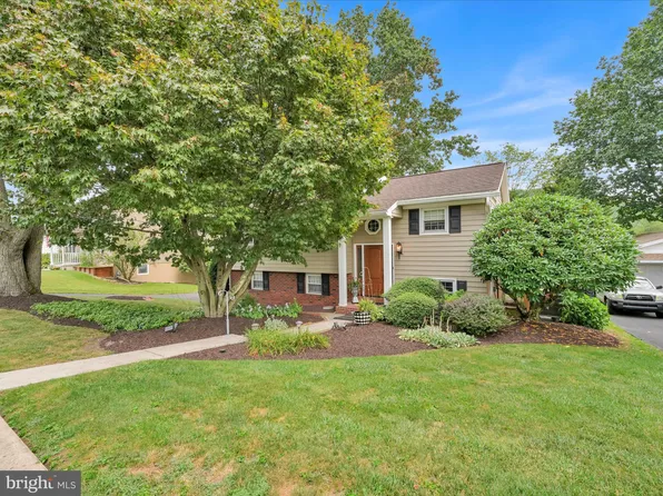 33 Deerfield Dr, Pottsville, PA 17901