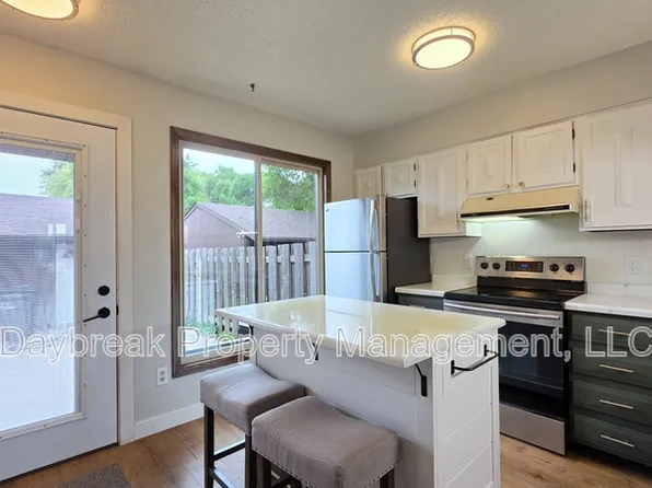 2229 4th Ave S, Moorhead, MN 56560