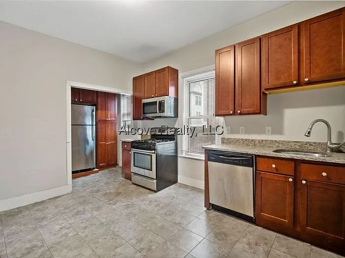 2 bed, 1.0 bath, $3,575 — Photo 4