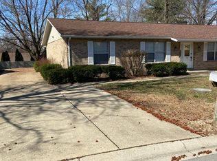 10 Twin Oaks Dr, Shiloh, IL 62221