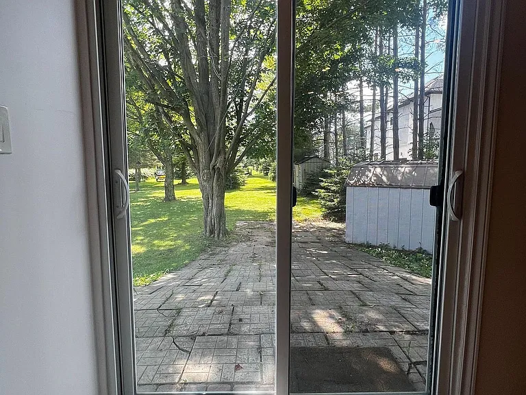 16632 York Durham Line N #GARAGE — Photo 12