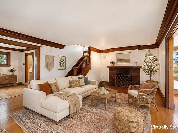 3rd image of 736 Wellesley Ave