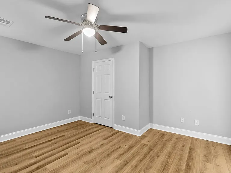 Crestview Apartments — Photo 41