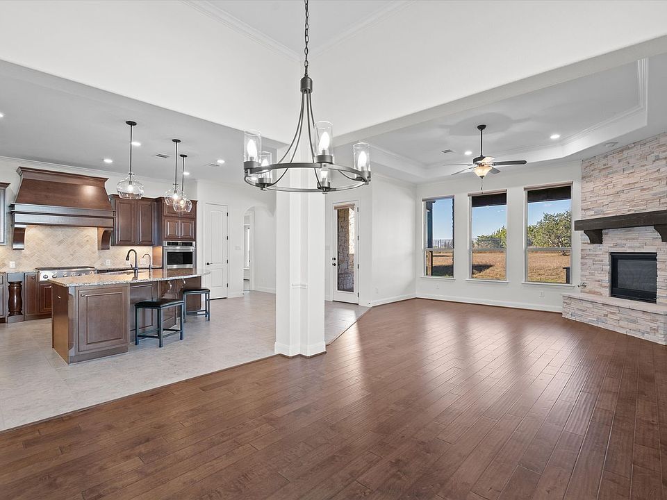 1st image of 210 Bluff Woods Dr