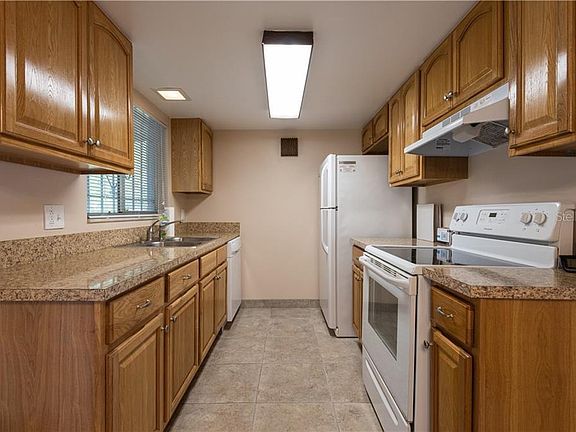 4th image of 1866 Windmill Dr #3