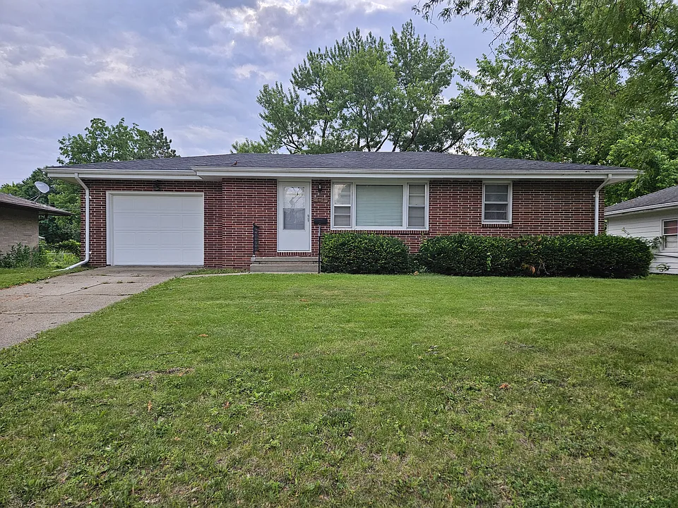 413 SW Westlawn Dr