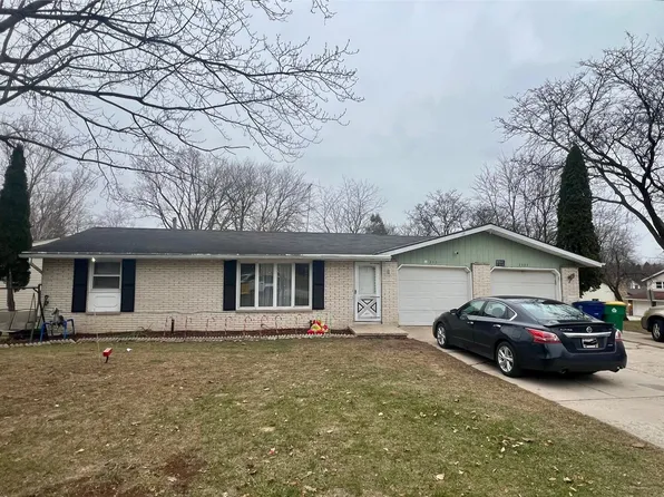 2351 Deer Trl, Green Bay, WI 54302