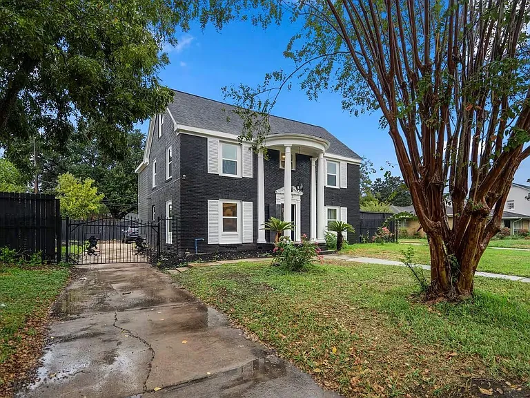 3741 Charleston St — Photo 2