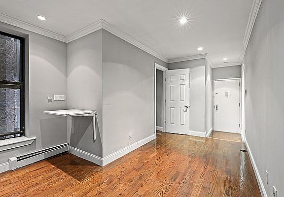 3rd image of 818 10th Ave APT 4D
