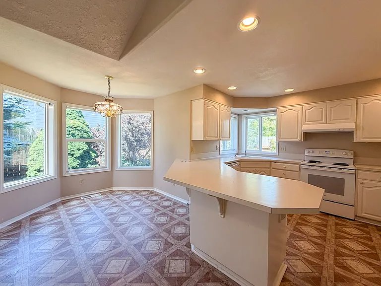 7349 Oneil Rd NE — Photo 8