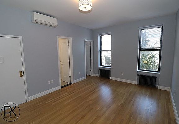 2nd image of 907 Manhattan Ave APT 2