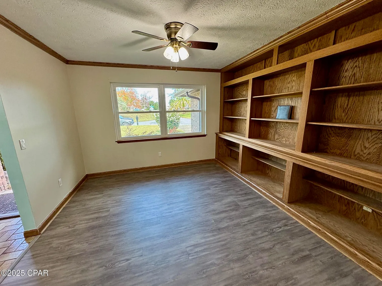 3 bed, 2.0 bath, 1757 sqft, $2,300 — Photo 4