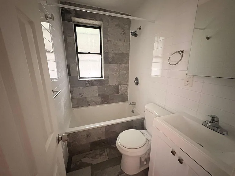 25 Rock St #2 — Photo 8