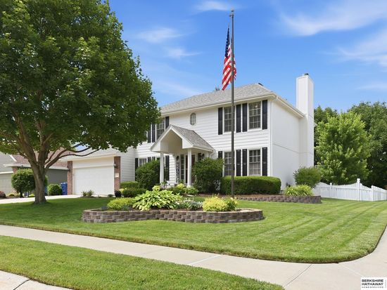 2128 Liberty Ln, Papillion, NE 68133