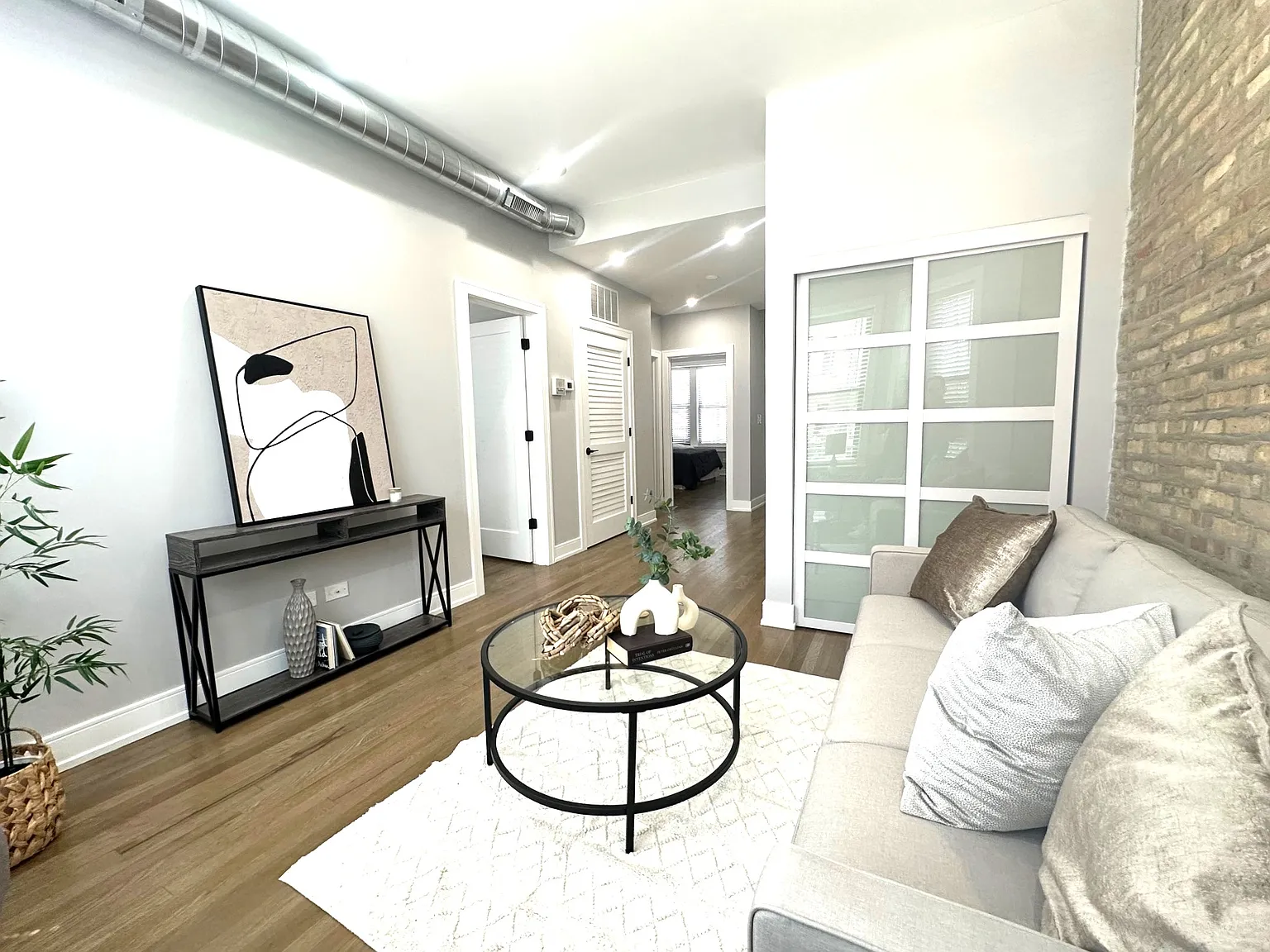 2 bed, 900 sqft, $3,100 — Photo 3