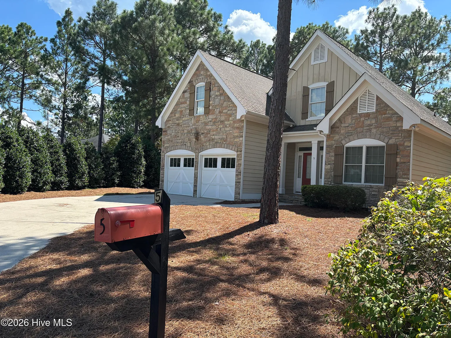 4 bed, 3.0 bath, 2100 sqft, $2,700 — Photo 2