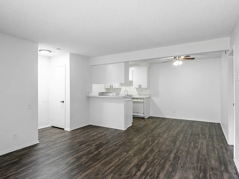 Stone Creek Apartments — Photo 4