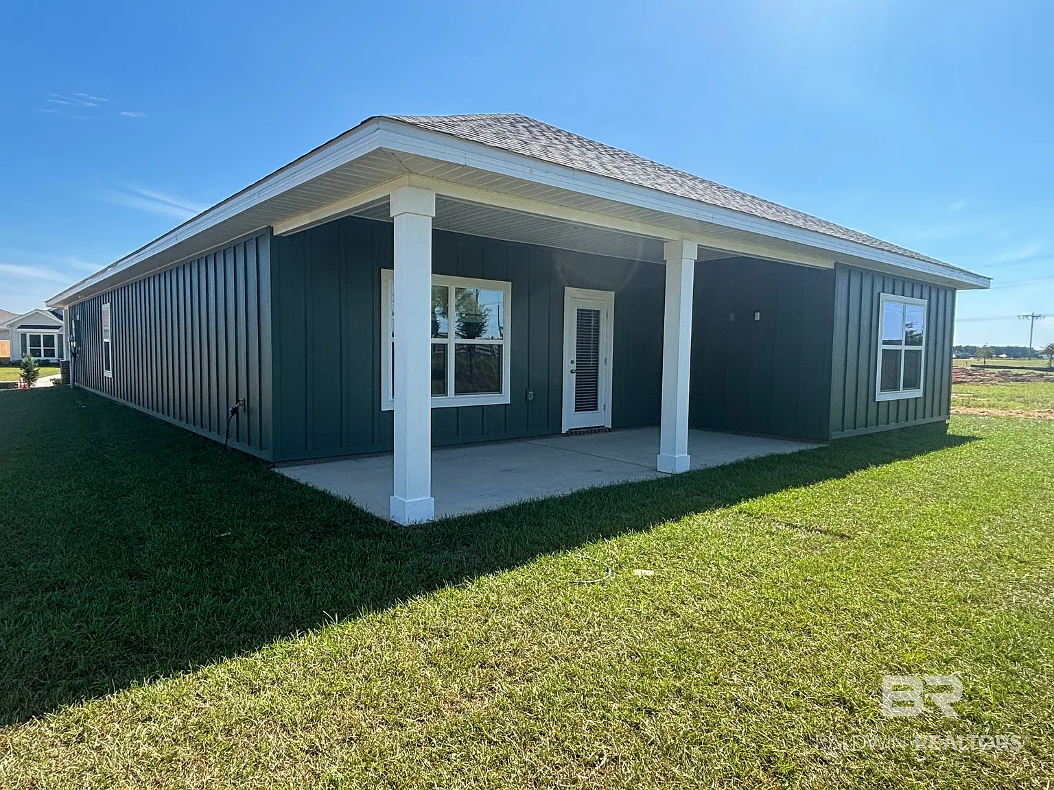 4 bed, 2.0 bath, 2041 sqft, $2,350 — Photo 2