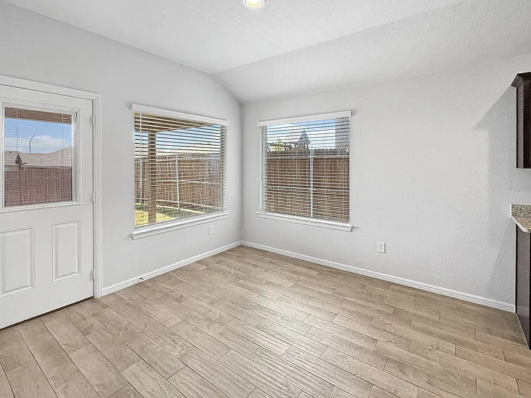 9749 Walnut Cove Dr — Photo 5