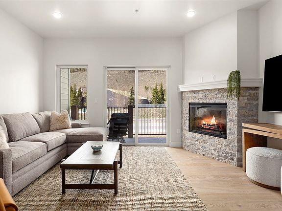 4th image of 125 W Keystone Rd #303