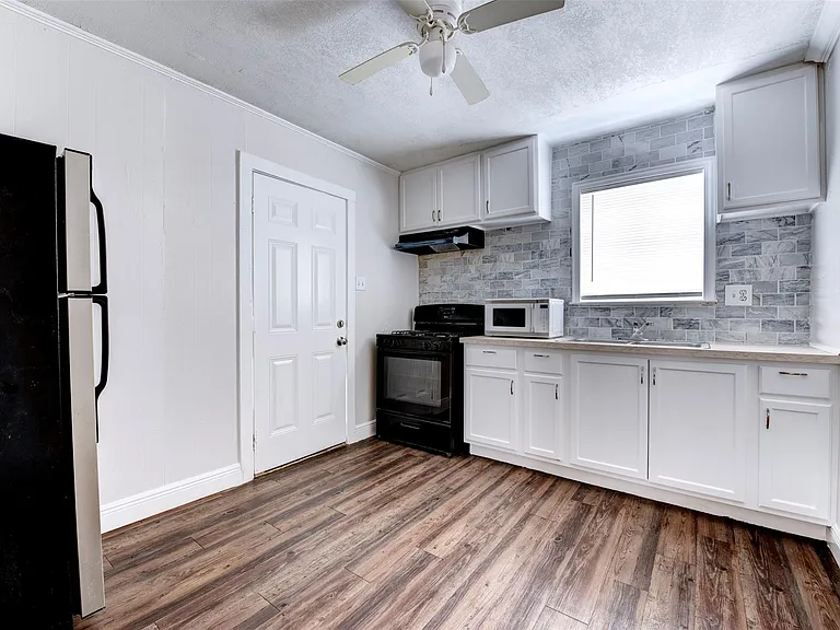 1209 Cabell St — Photo 6