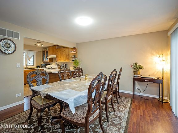 5th image of 667 Lincolnshire Ln