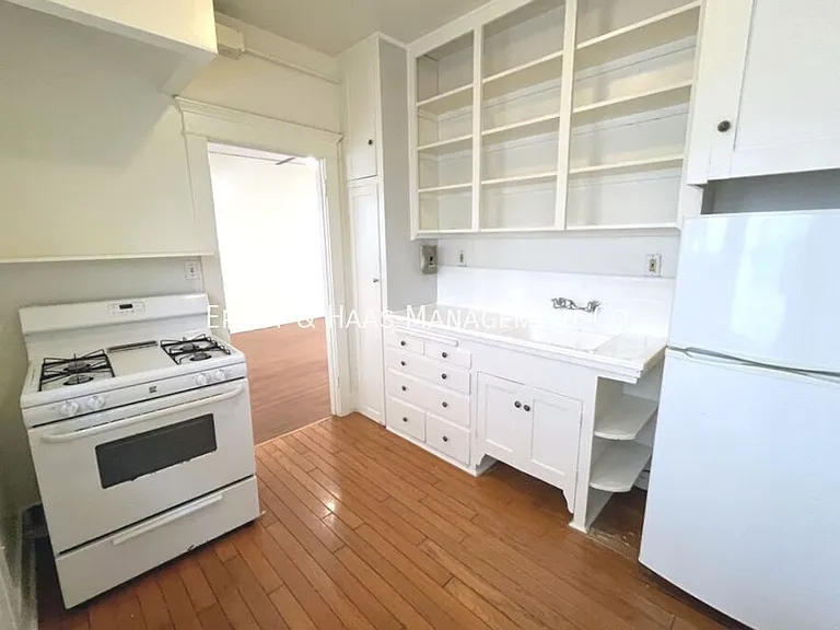 1823 E Appleton St #8 — Photo 5