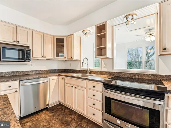 8475 Wedding Dr, Welcome, MD 20693