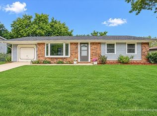 319 Kemah Ln, Schaumburg, IL 60193
