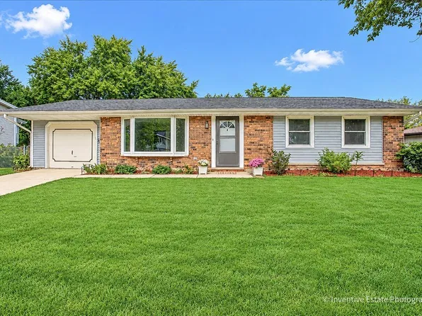 319 Kemah Ln, Schaumburg, IL 60193