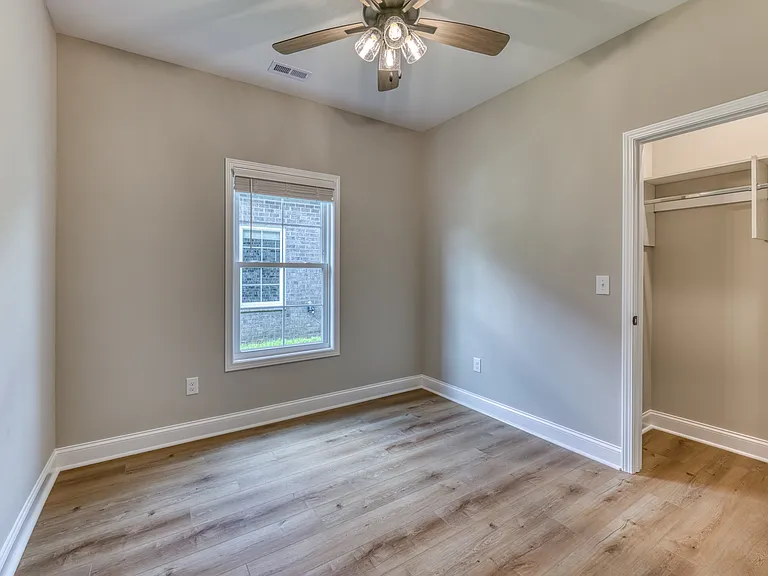 221 Monroe Dr — Photo 10