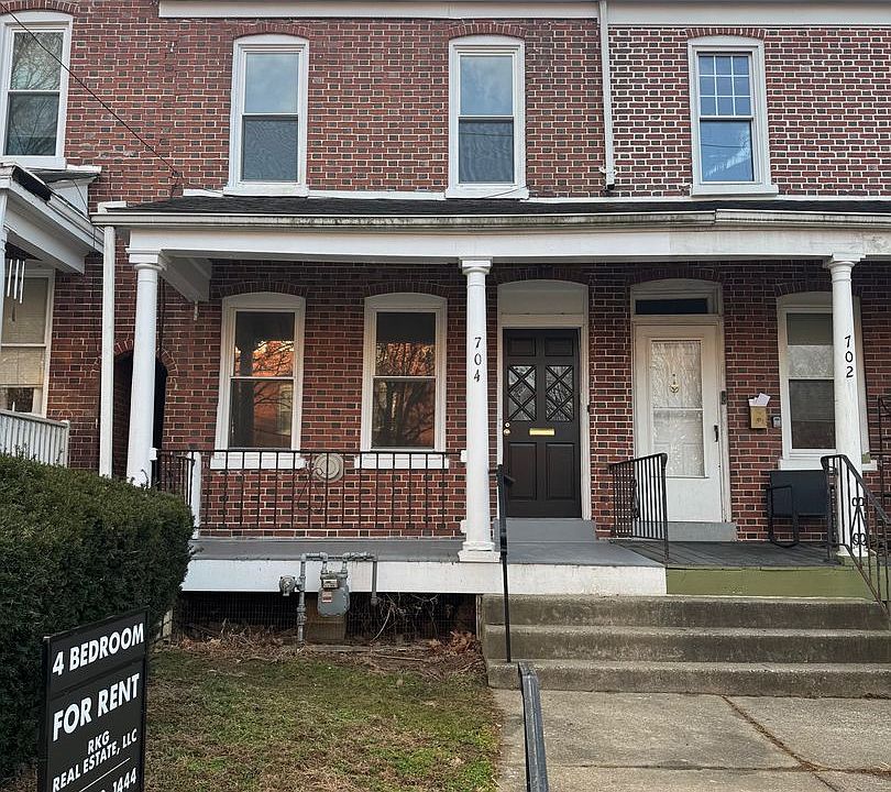 1st image of 704 E End Ave