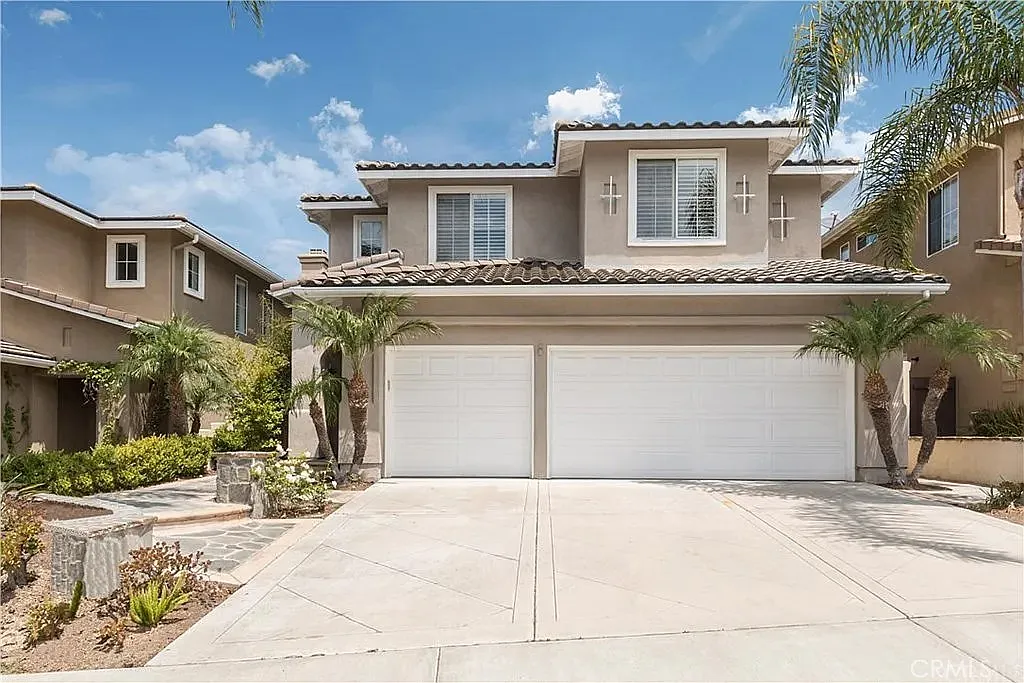 4 bed, 2.5 bath, 2273 sqft, $6,500 — Photo 1