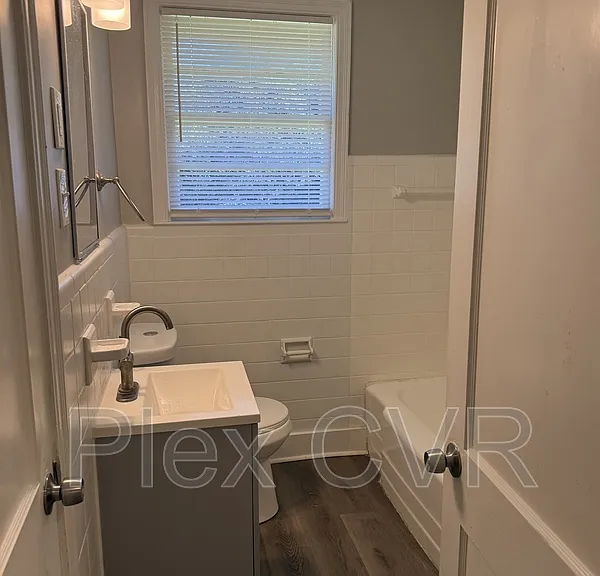 3025 Drake St — Photo 3
