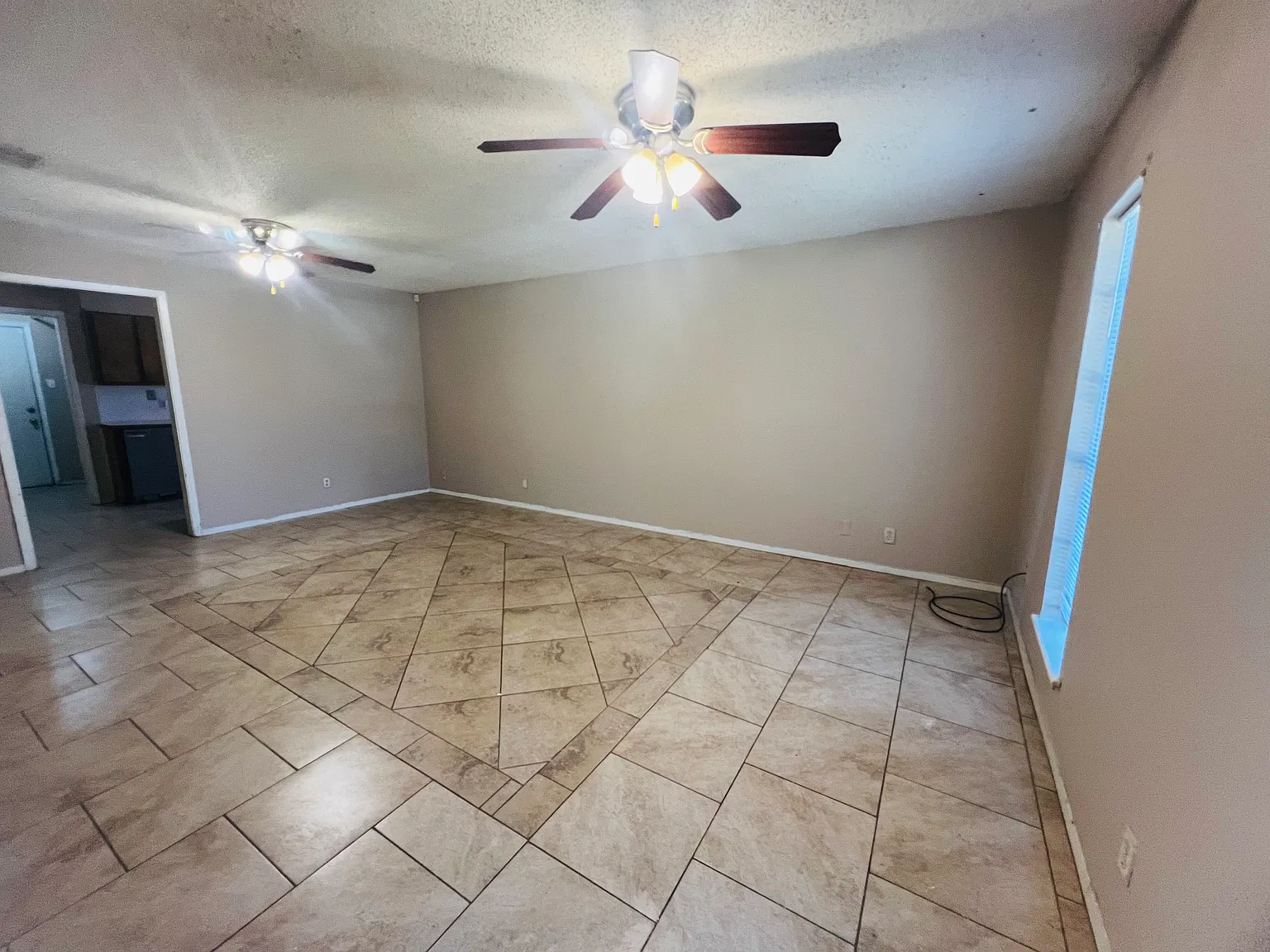 2 bed, 1000 sqft, $1,000 — Photo 4