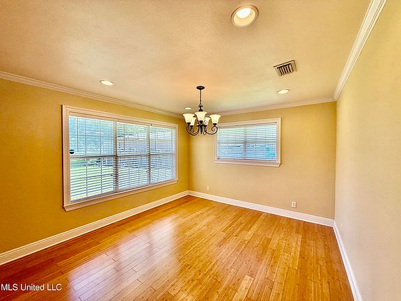 3rd image of 2609 Wilson Ave