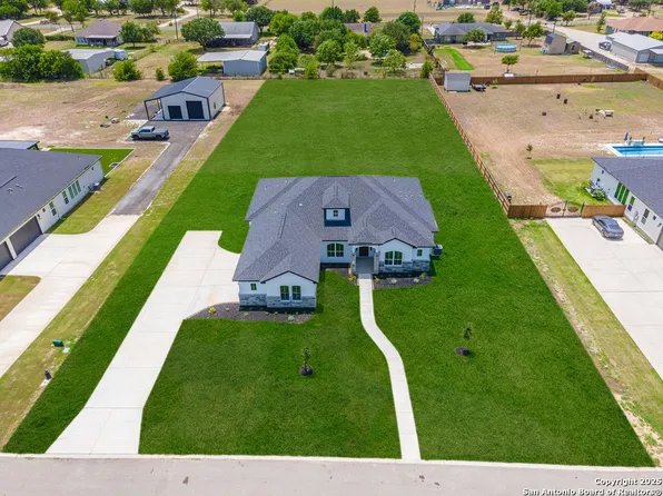 259 Venado Oaks, Castroville, TX 78009