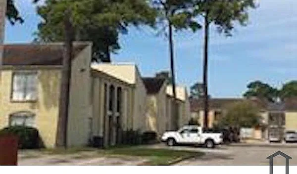3 bed, 1274 sqft, $1,095 — Photo 1