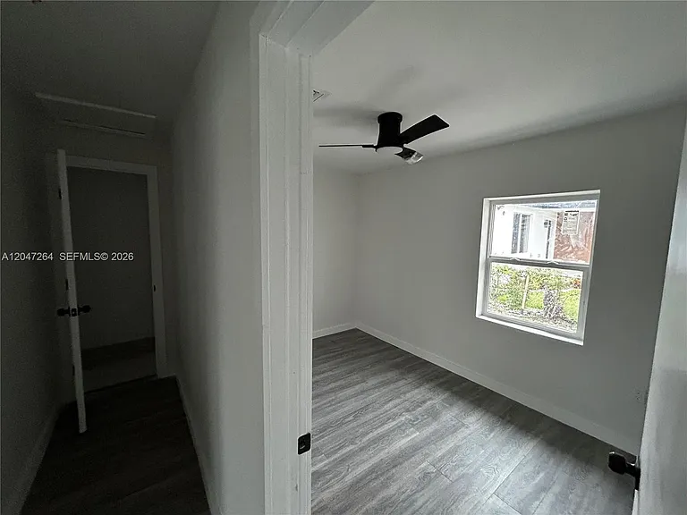 4429 SW 21st St #FRONT — Photo 13