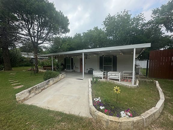 3rd image of 721 Thompson Dr