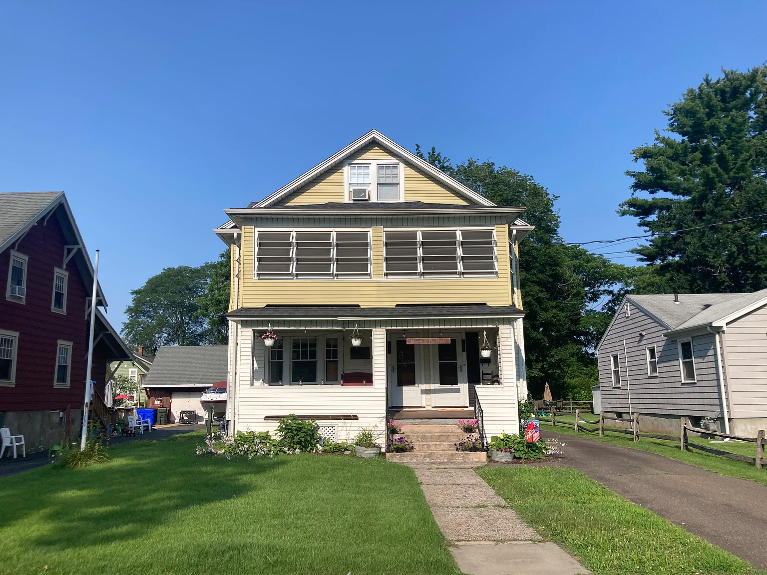3 bed, 1.5 bath, 1700 sqft, $2,500 — Photo 1
