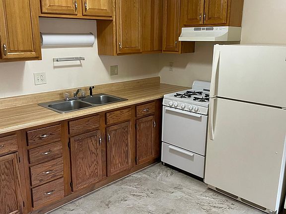 3rd image of 7 Brook St APT 38