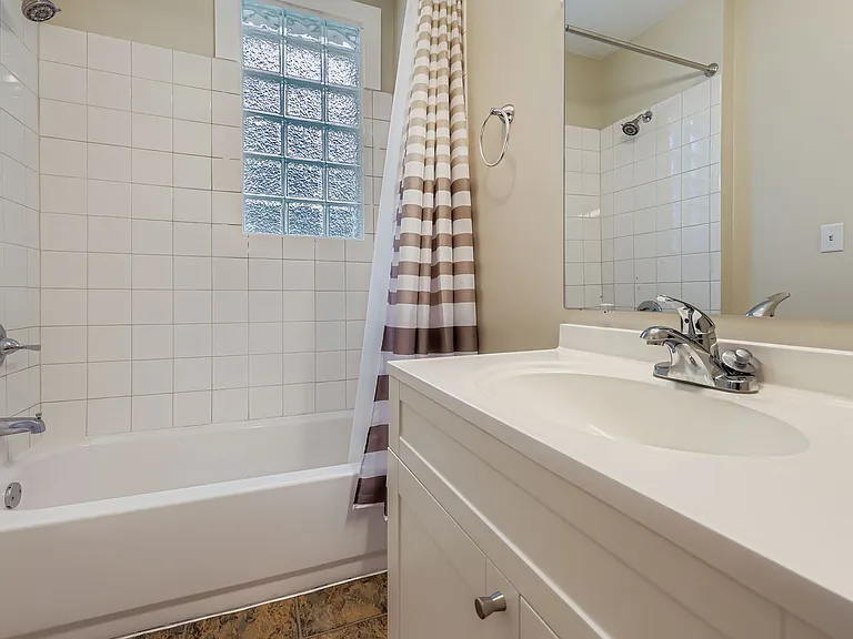 364 Bates Ave — Photo 7