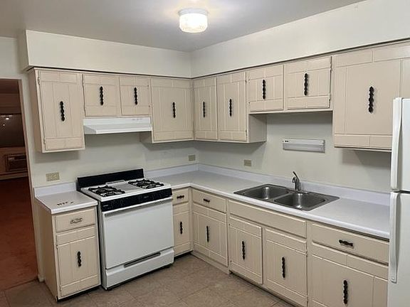 5th image of 600 E Dempster St #2